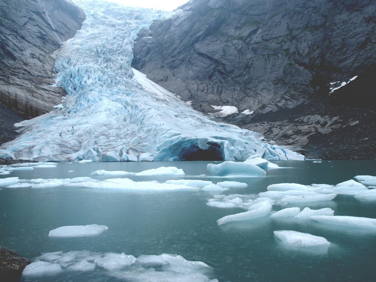 Global Leaders Gather for Climate Summit to Address Urgency